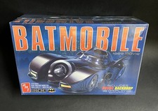 AMT935/12 1989 Batmobile With Backdrop 1/25 Scale Model Kit MISB Last One!