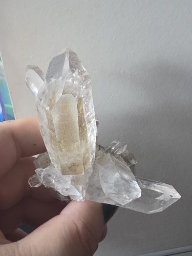 Natural clear quartz crystal - clear,