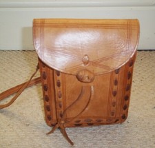 Fabulous VINTAGE Tan Substantial Leather Messenger Bag/Crossbody