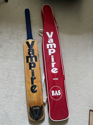 Vintage bas vampire - bas, cricket