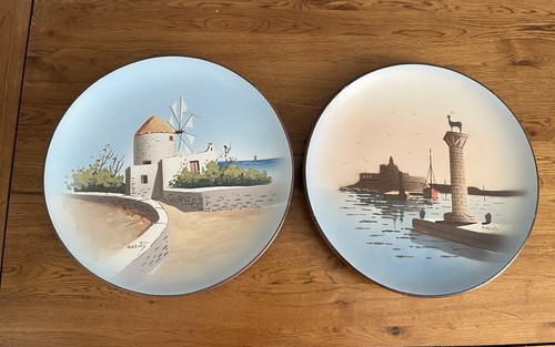Pair decorative wall plates - pair,