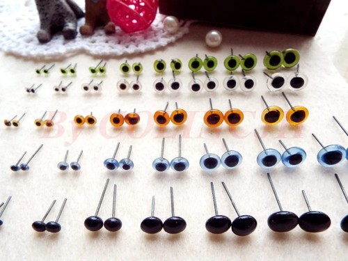 Brown glass pin eyes - brown,