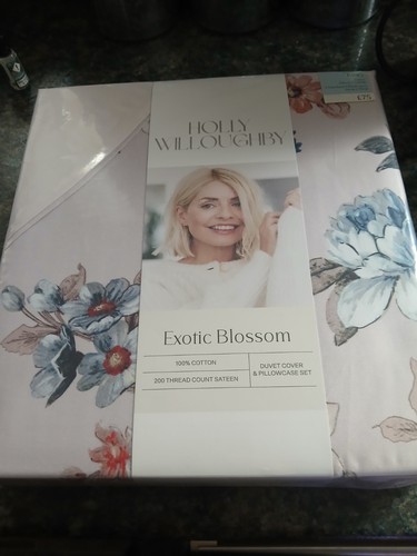 Holly willoughby exotic - willoughby,