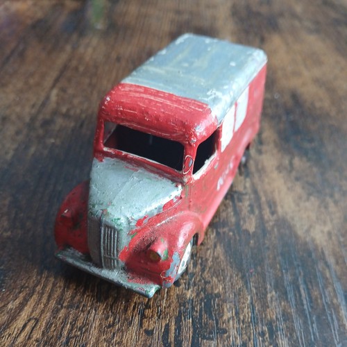 Dinky toys 450 - trojan, van