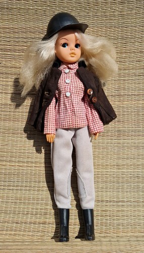 Sindy vintage pedigree doll - vintage,