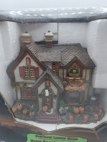2004 lemax spooky town - lemax,