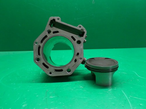 Front cylinder engine piston - cylinder,