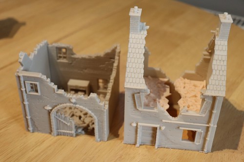 Damaged destroyed house 72 - destroyed, 1/72