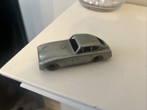 Matchbox aston martin - matchbox,