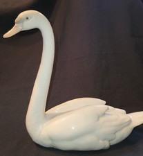 Graceful Swan Lladró Retired