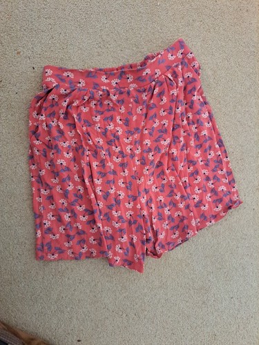 Ladies red pattern shorts - tu,