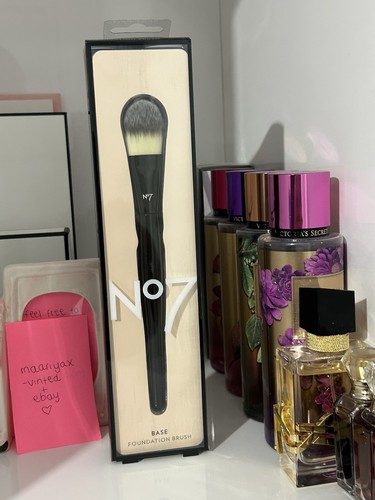 No7 base foundation brush - base,