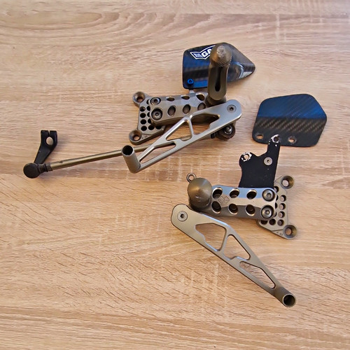 Gilles adjustable rearsets for - adjustable,