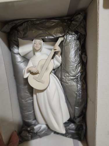 Lladro sister with - lladro, guitar