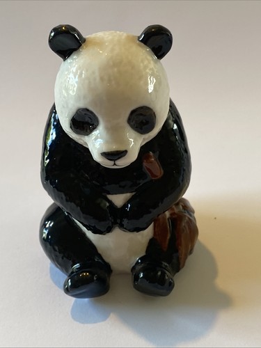Wade panda with - with, leaves