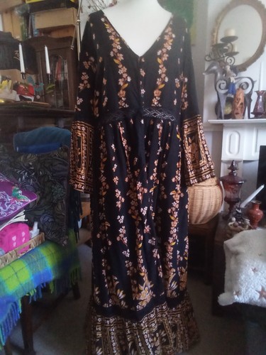 Gorgeous boho button - button, front