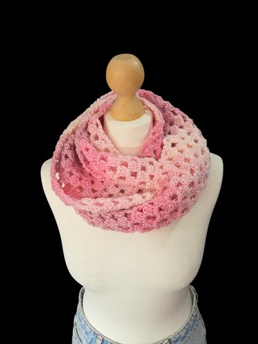 Crochet infinity scarf pink - crochet,