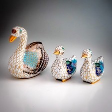 Chinese Cloisonne Enamel Swan & 2 Cygnets Miniatures 20thC Bird Figurine Swans