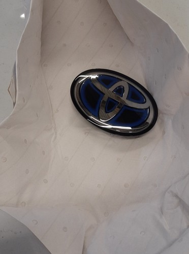 Toyota corolla emblem - toyota,