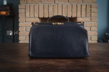 Finnigans Leather Gladstone