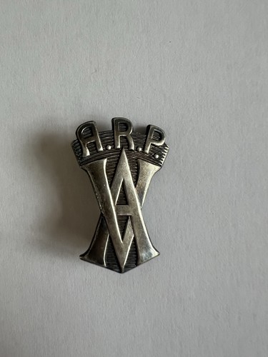 Scarce ww2 vickers armstrong - scarce,