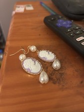 Simulated Pearl And Cameo