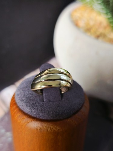 9ct yellow gold ring - yellow, trinity