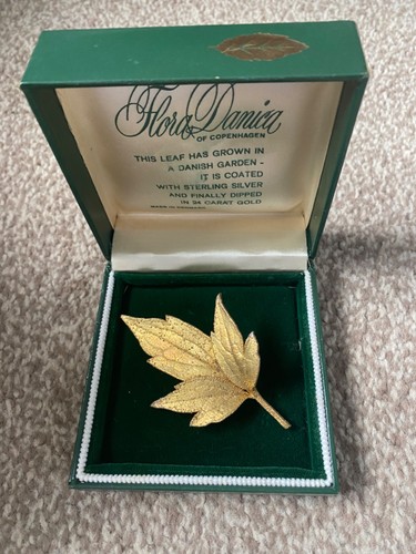 Flora danica leaf brooch - flora,