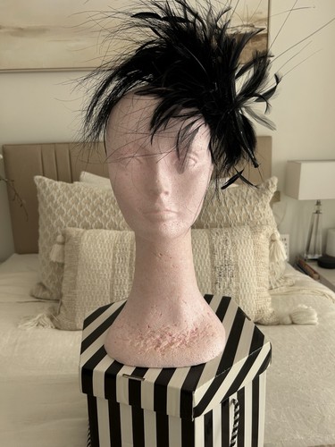Hats anna black feather - by,