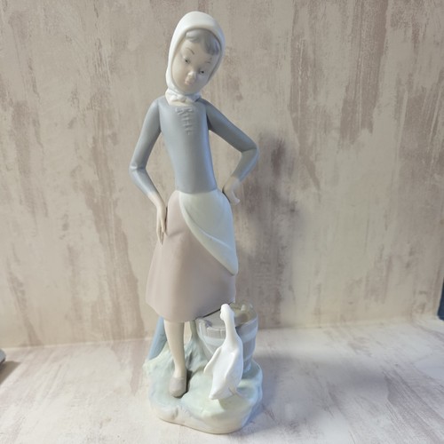Lladro figurine girl with - "girl,