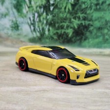 Hot Wheels '17 Nissan Skyline GT-R R35  Diecast Model 1:64 (19) Ex. Condition