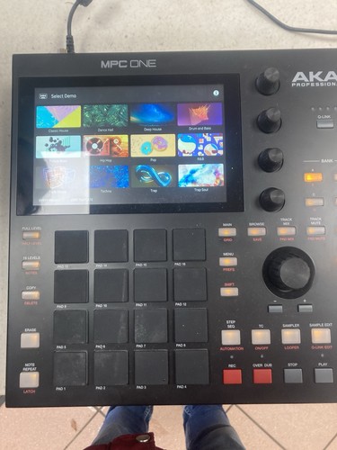 Akai mpc live retro - mpc,