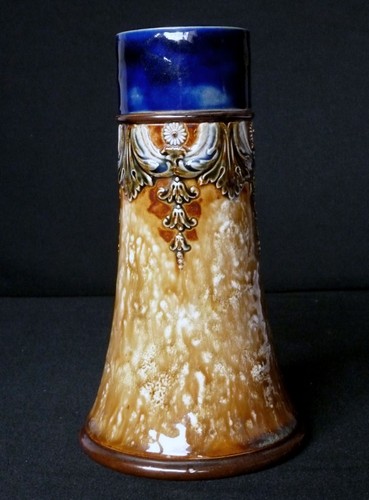Royal doulton vase - royal,