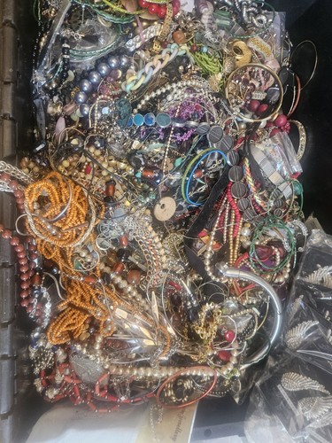 Unsorted costume jewellery - unsorted,