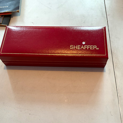 Sheaffer black metal fountain - black,