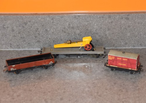 Triang wagons inc rocket - 3,