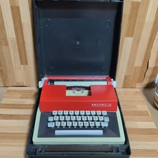 Vintage Petite International De Luxe Typewriter In Red | Retro Plastic 