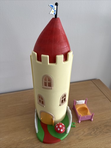 Ben and holly castle with - with, bed