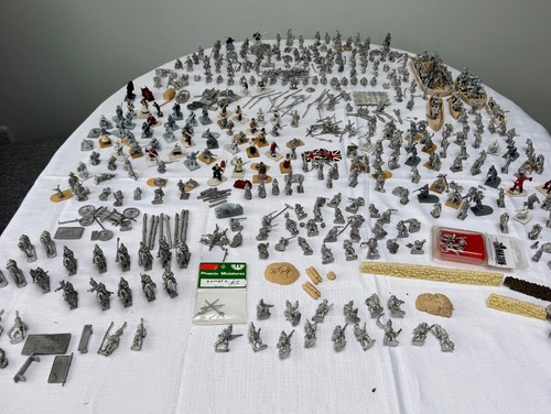Diecast figures huge - figures,