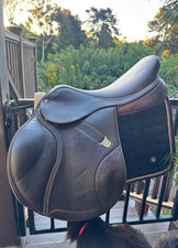 Bates Elevation jump saddle