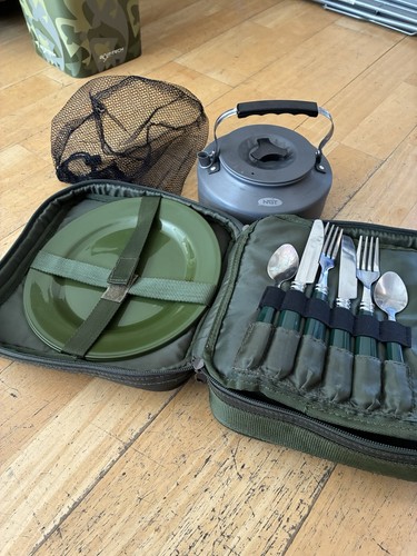 Plates knives and forks - knives,