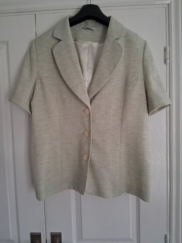 Stunning pale green - pale,