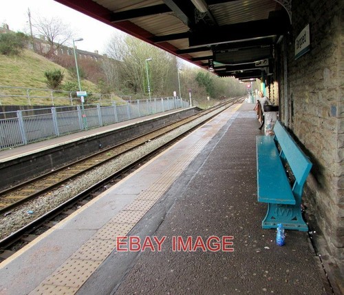 Photo turquoise bench on - photo,