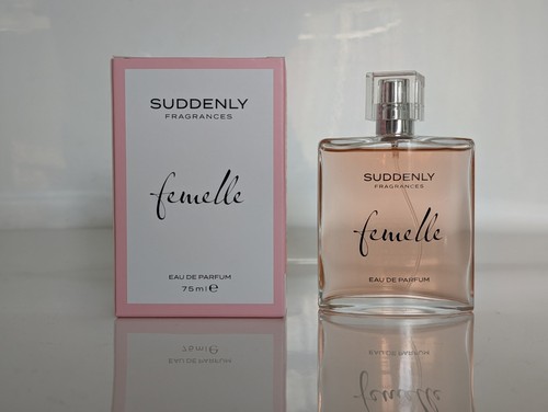 Suddenly femelle eau - femelle,