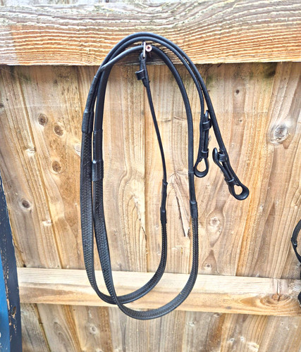 Velociti black horse - horse, reins