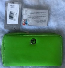 Pantone Green Pierre Cardin
