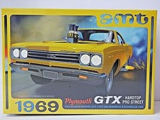 AMT Plastic Kits 1969 Plymouth