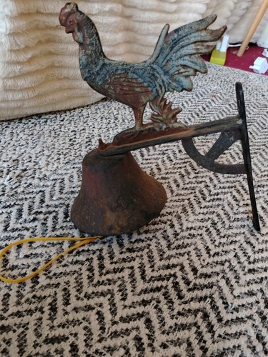Heavy cast iron cockerel wall - cast,