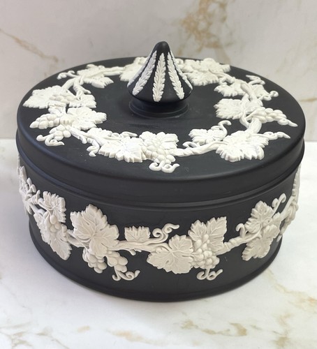 Vintage wedgwood black white - vintage,