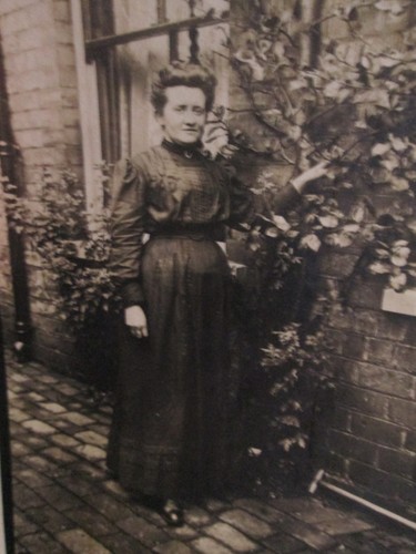 Postcard woman mrs - postcard, of